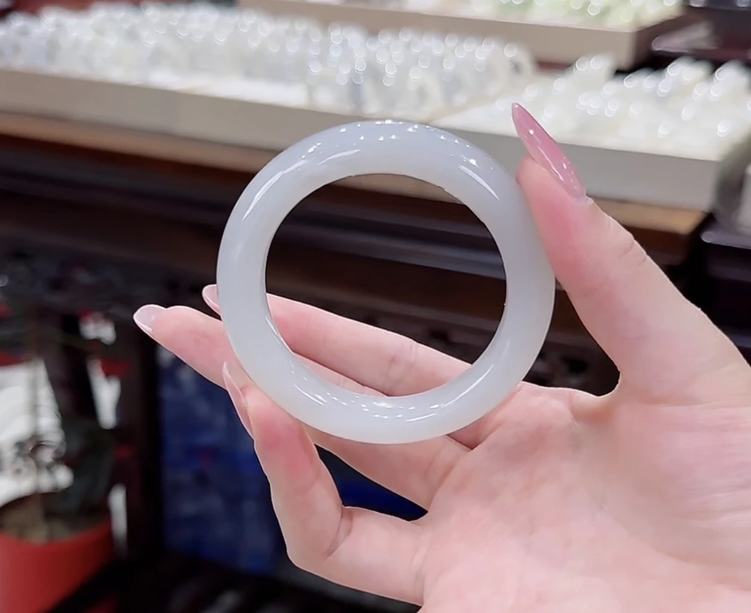 精品和田玉手镯 烟紫50