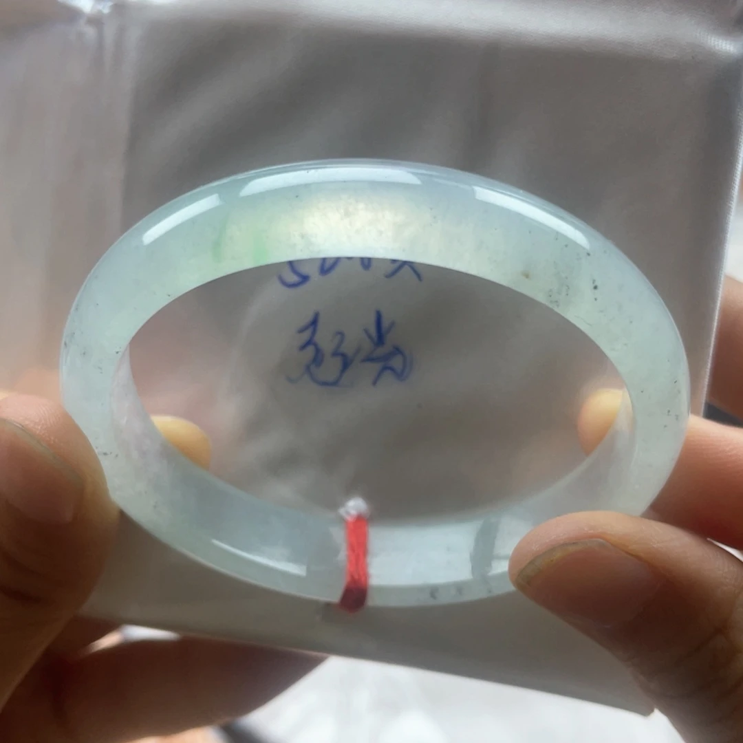 翡翠手镯未镶嵌翡翠