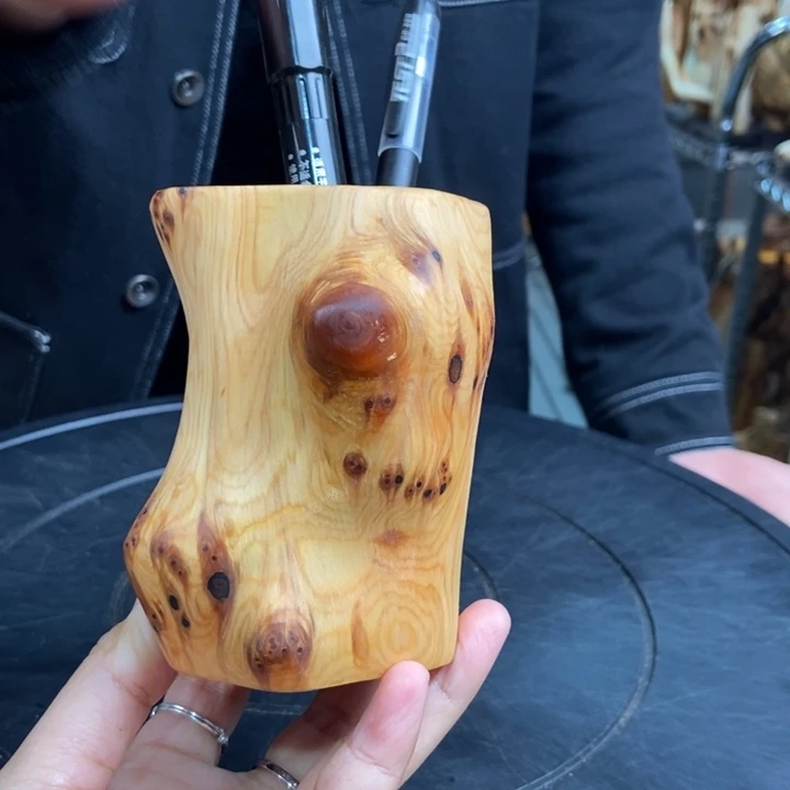 柏木（崖柏）留疤笔筒