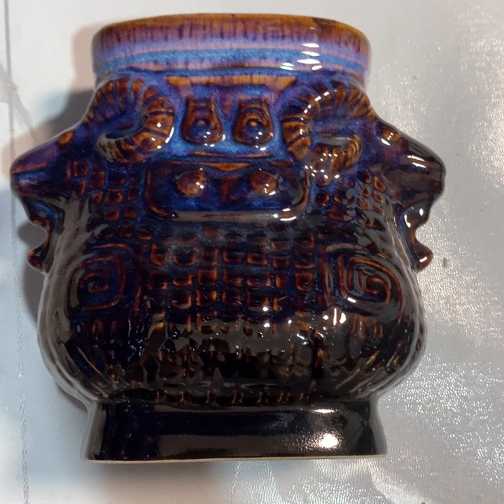 瓷片Z****T陶瓷品双羊方尊