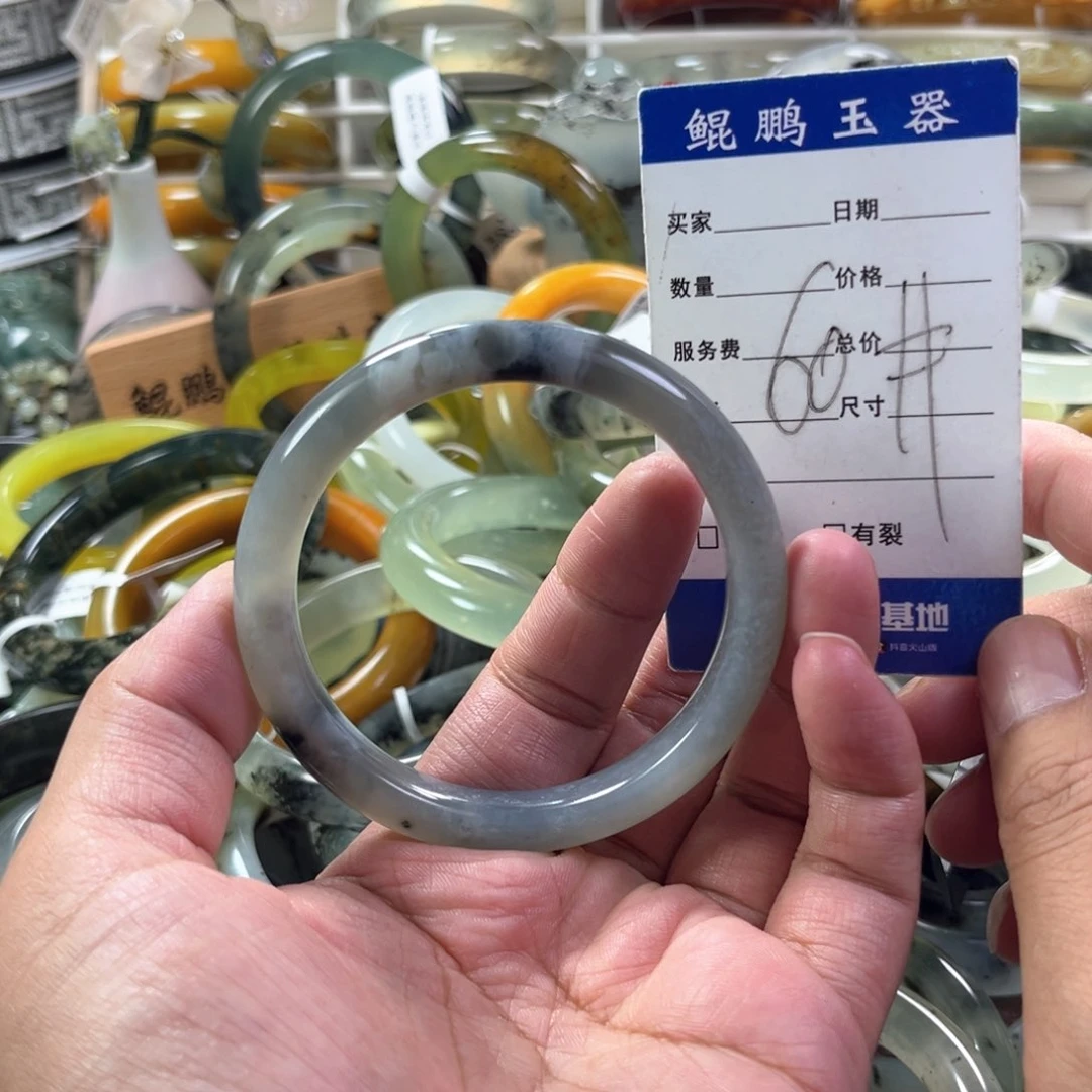 蛇纹石玉手镯未镶嵌