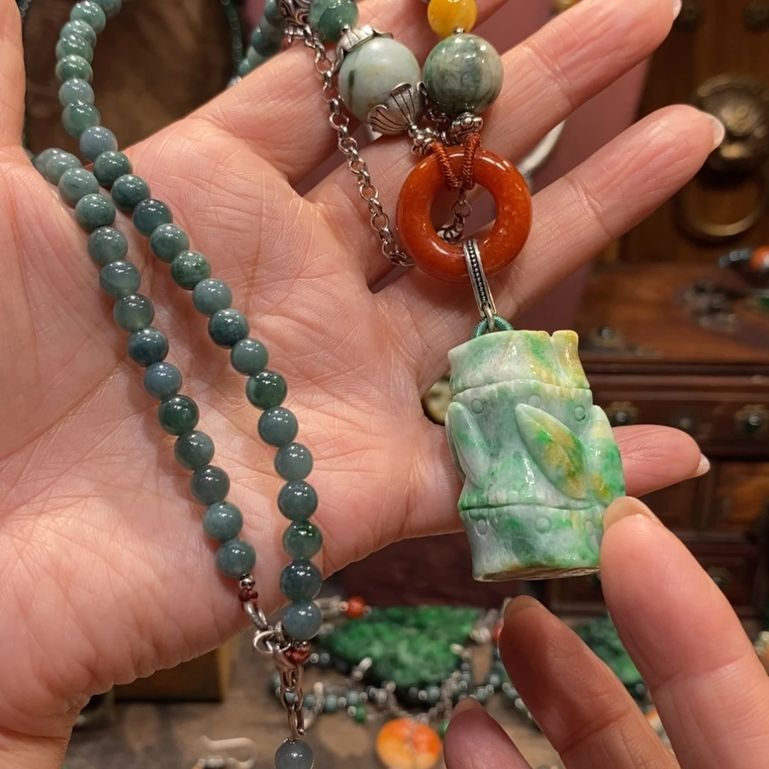 翡翠吊坠(赠链)未镶嵌