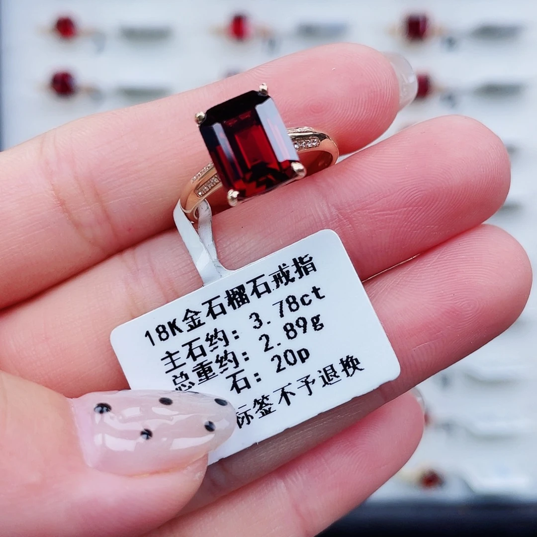 戒指18K金镶嵌石榴石