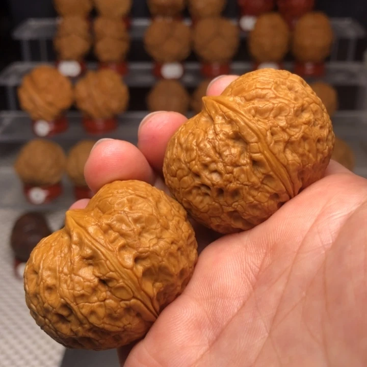 文玩核桃把件24花生元宝