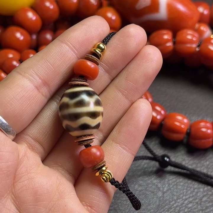 颈饰琉璃大**弟琉璃………..