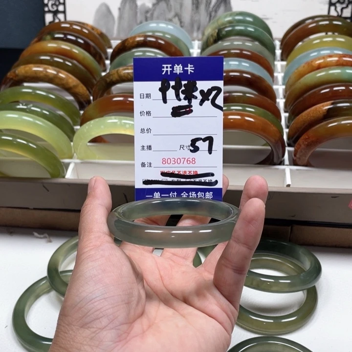 蛇纹石玉手镯未镶嵌༒**。