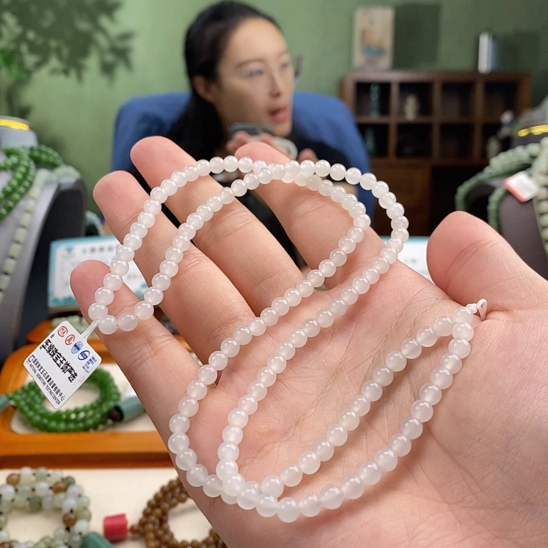 成***师颈饰未镶嵌和田玉