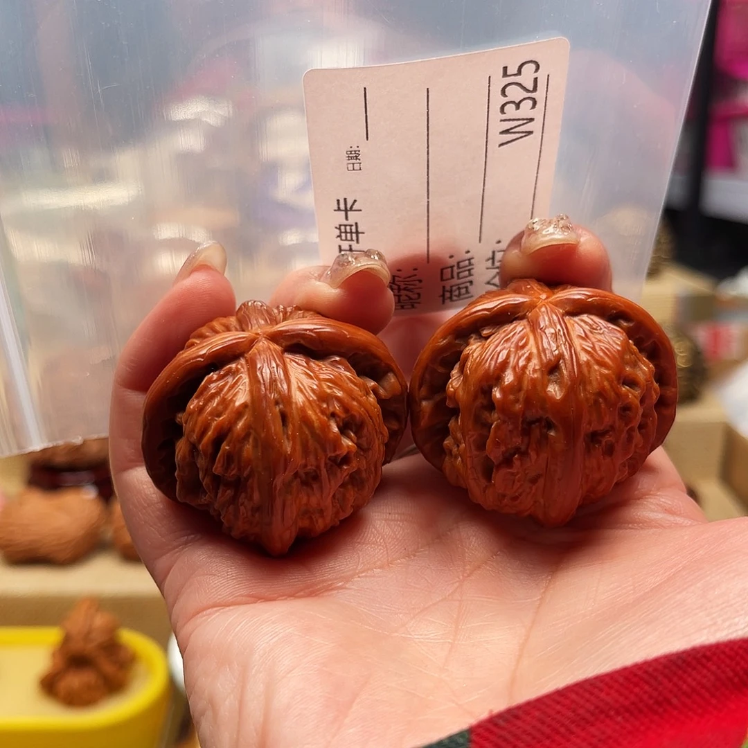 山***吊坠文玩核桃红蛇的故事是一个人的故事
