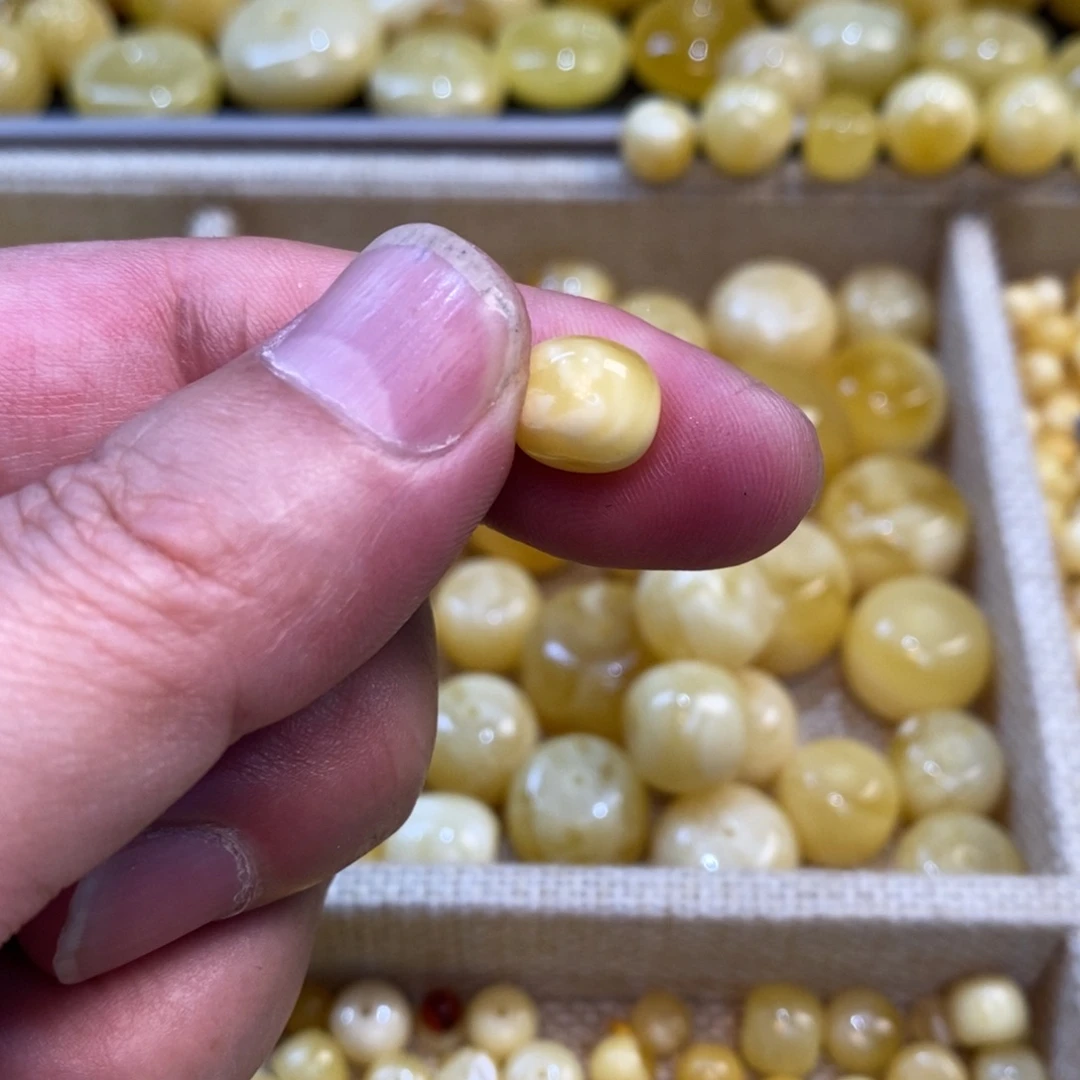 王***慧琥珀未镶嵌裸石天然原矿蜜蜡