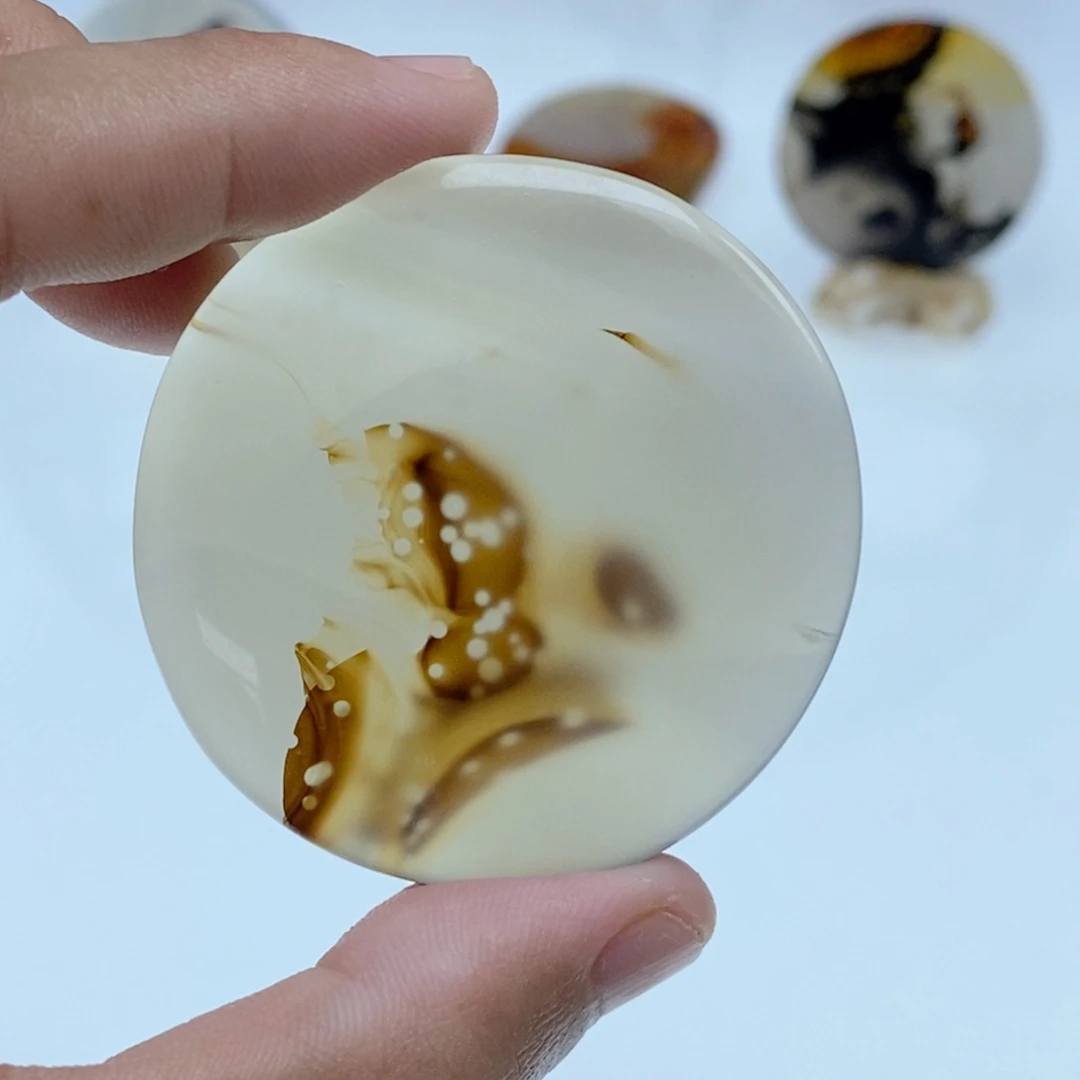 用***6玛瑙/玉髓未镶嵌珠宝半成品
