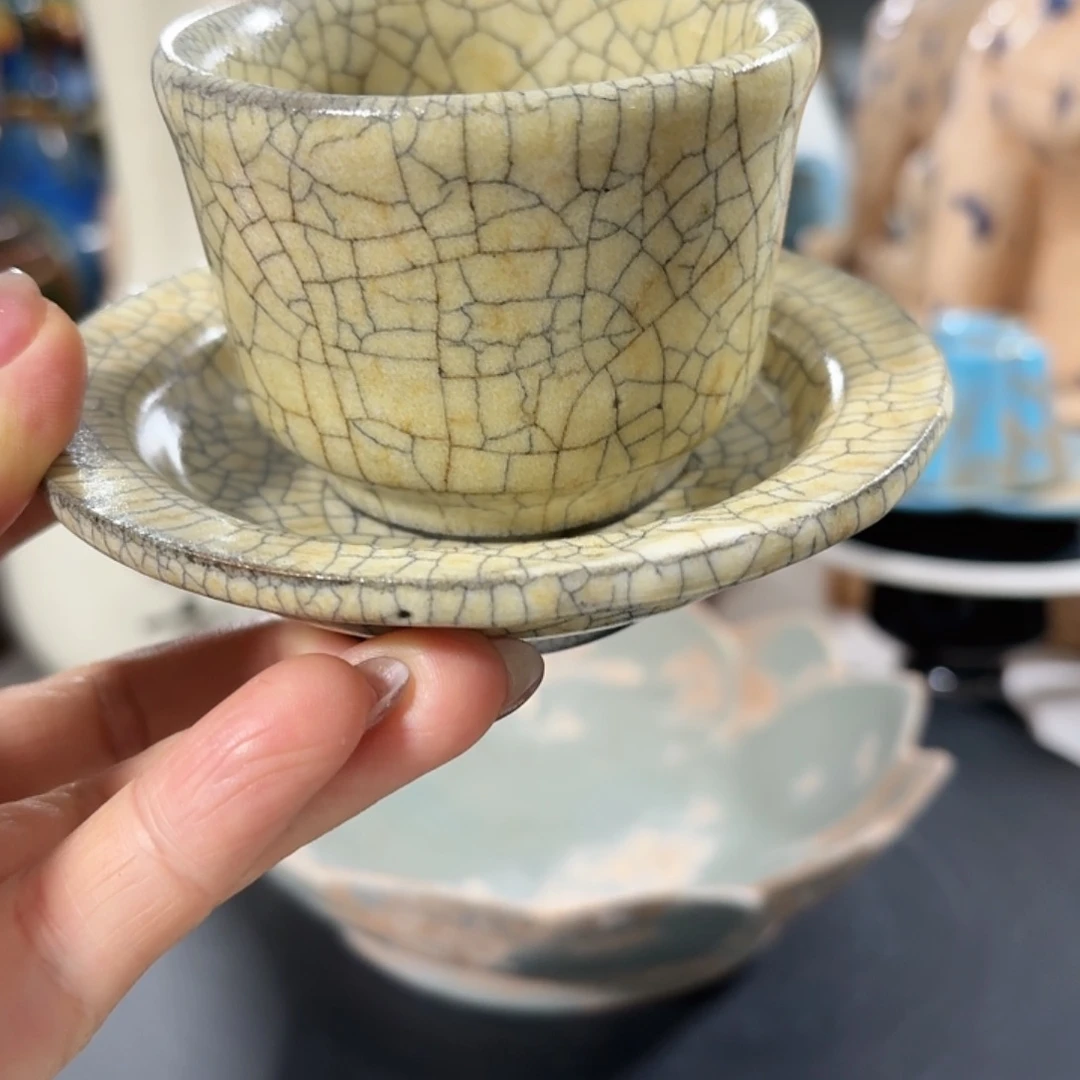 瓷片器形美观大方典雅