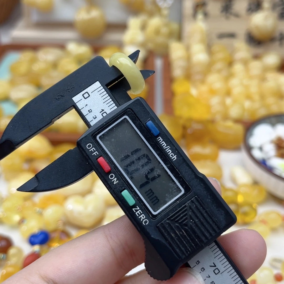未镶嵌蜜蜡裸石配饰