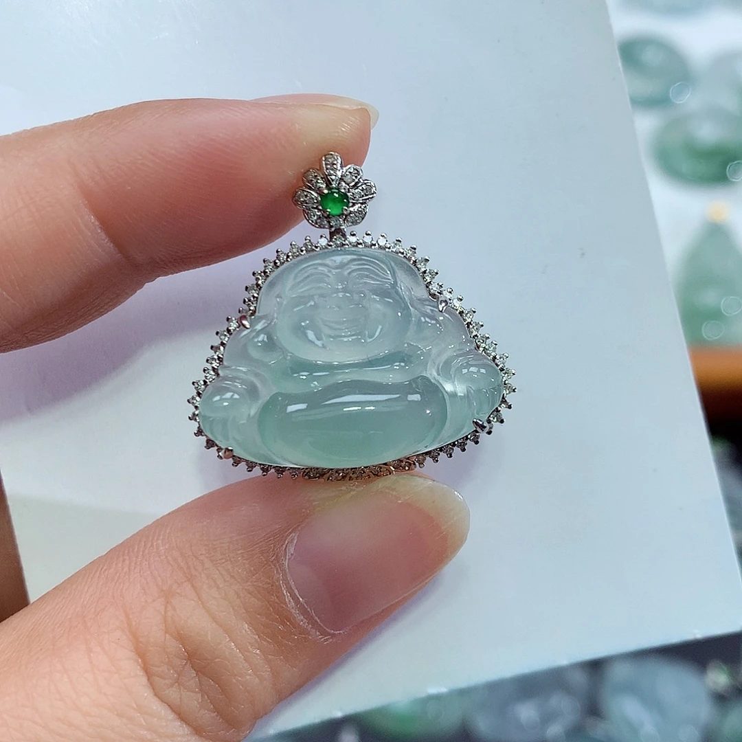 翡翠18K金镶嵌颈饰佛