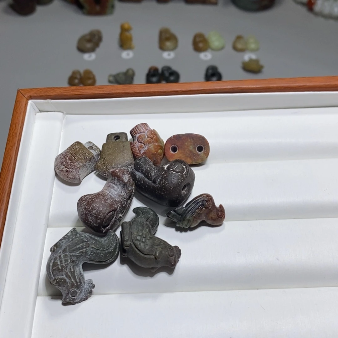 颈饰未镶嵌透闪石质玉超*