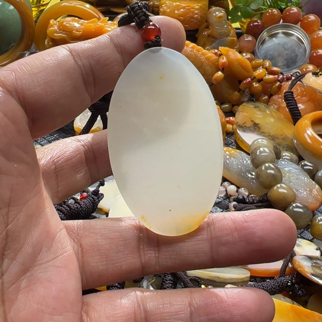 石英质玉未镶嵌颈饰