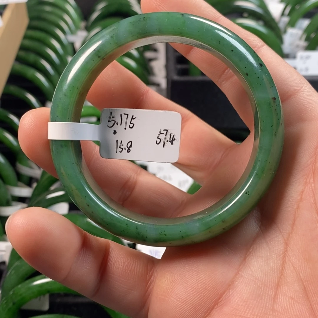 和田玉（碧玉）未镶嵌手镯有瑕疵57