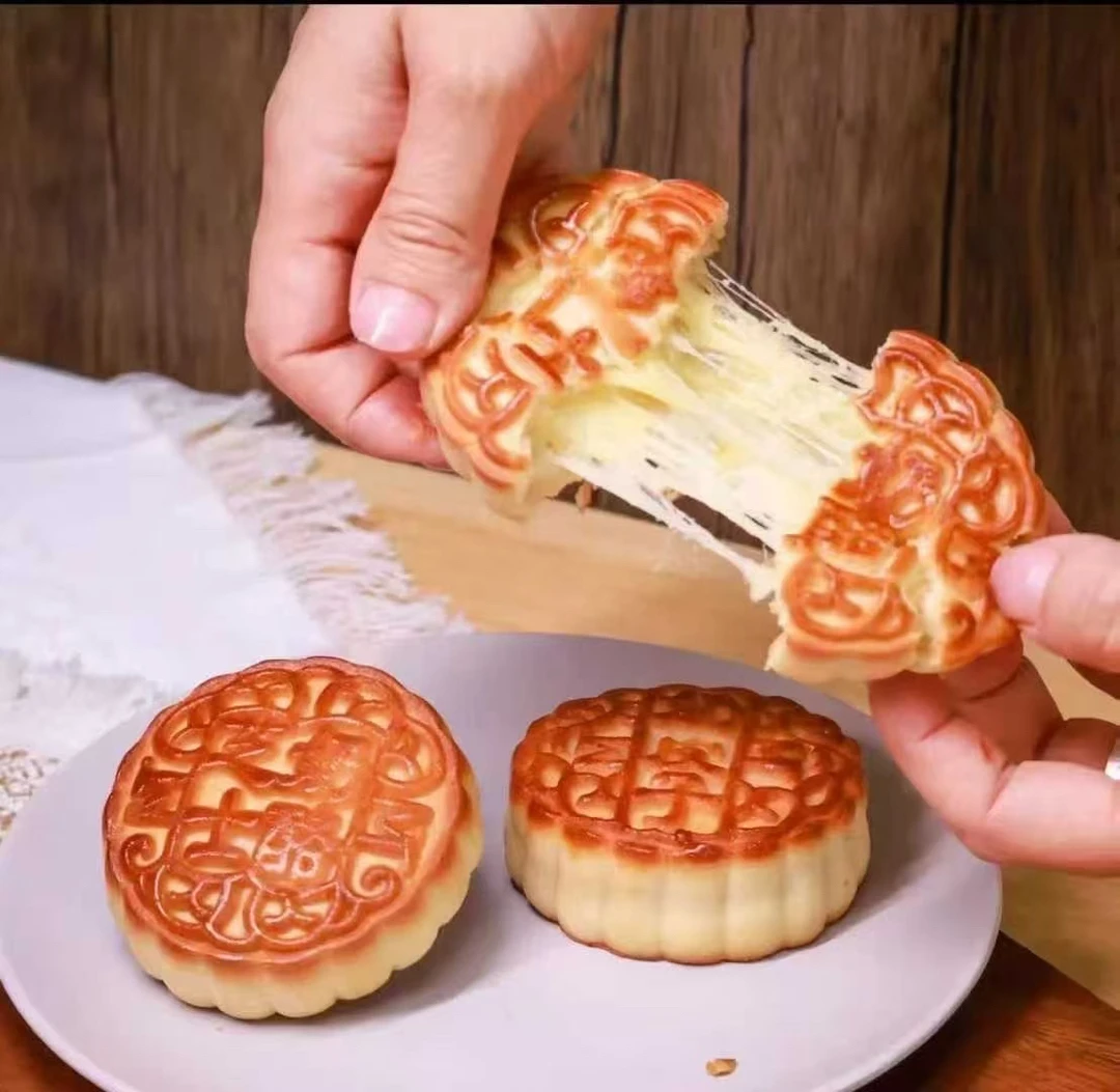 蒙特中秋月饼奶馅月饼，奶皮子奶豆腐，芝士奶酪黄油渣（包邮）