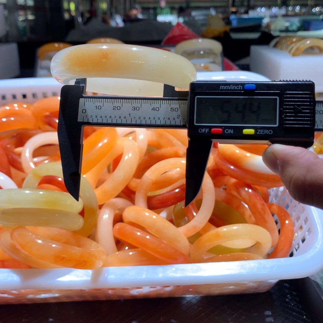 未镶嵌手镯石英质玉