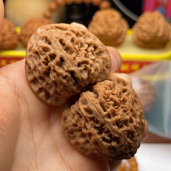 桃核把件40三角南疆石