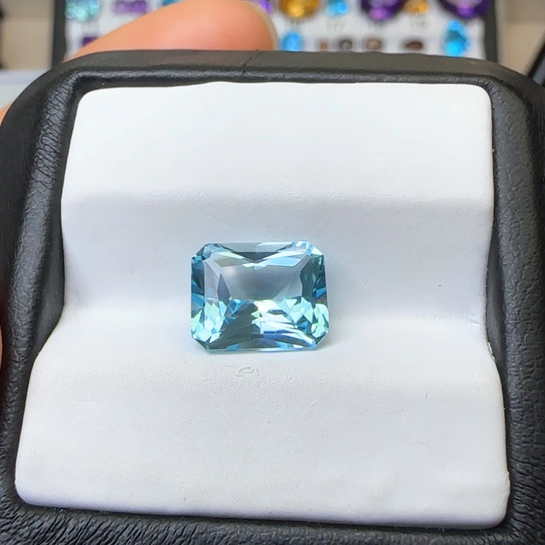 托帕石裸石未镶嵌天空蓝 8*10毫米 约4克拉