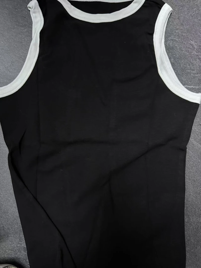 C33-3黑色“白边”背心