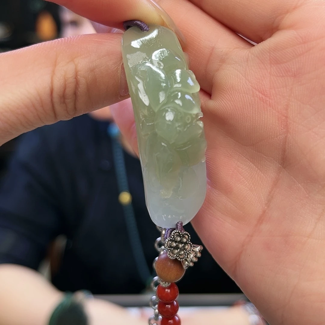 和田玉手链未镶嵌荷花