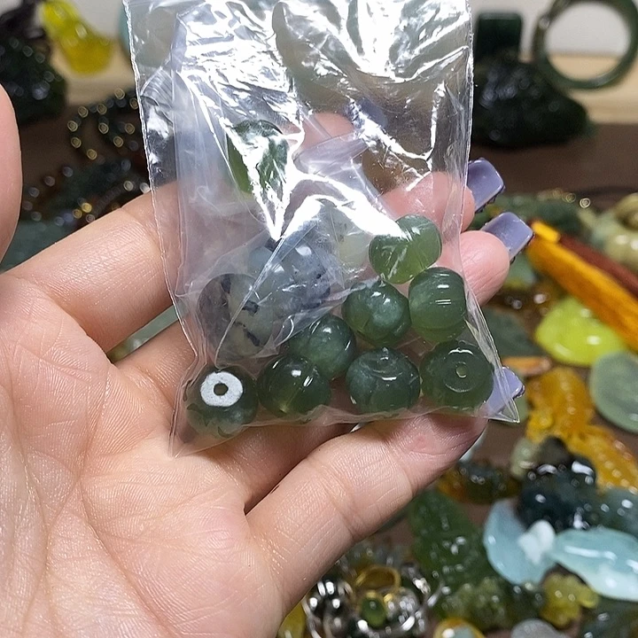 蛇纹石玉吊坠未镶嵌