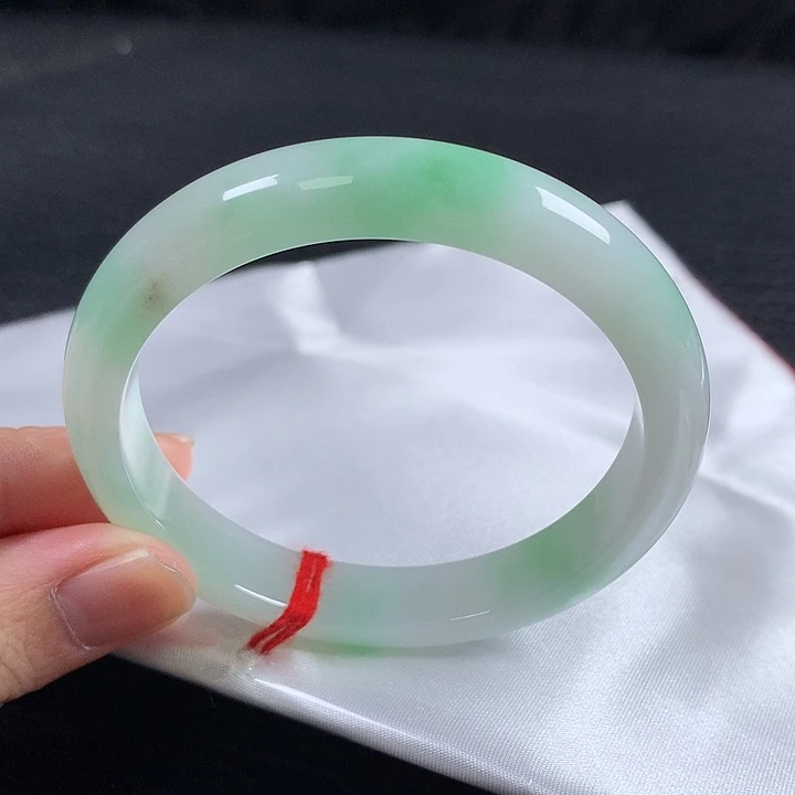 翡翠未镶嵌手镯