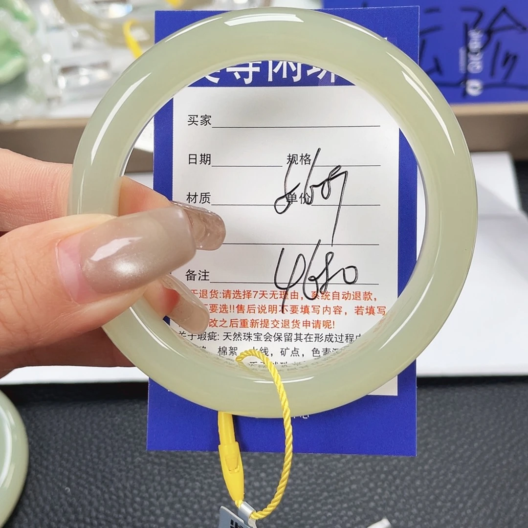 和田玉未镶嵌手镯