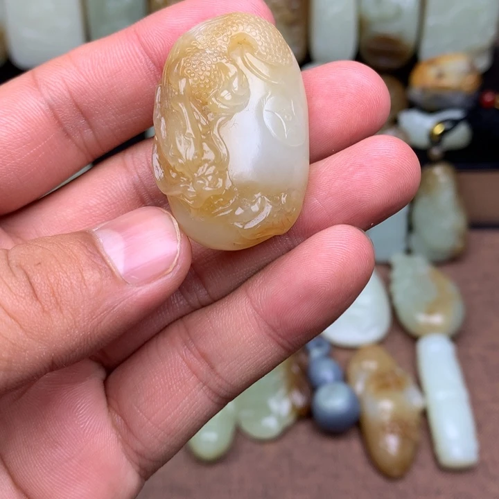 和田玉（糖玉）未镶嵌颈饰