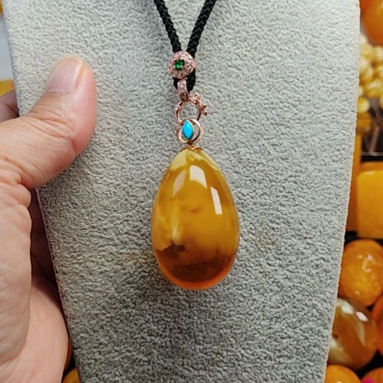 蜜蜡吊坠(赠链)18K金镶嵌