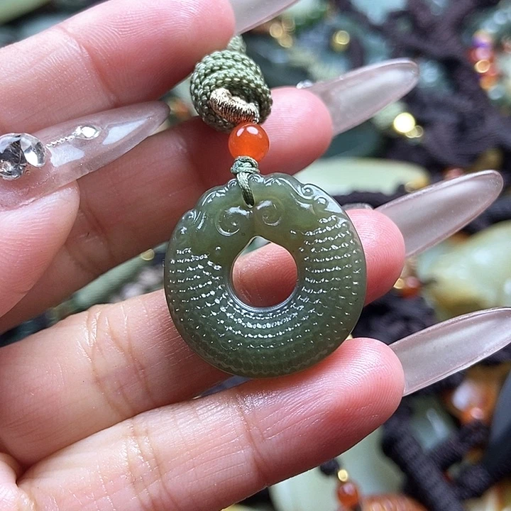 和田玉颈饰未镶嵌