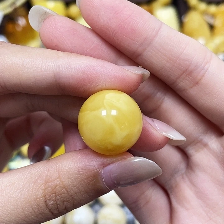 琥珀未镶嵌裸石17.7mm浓蜡妖花圆珠瑕 053