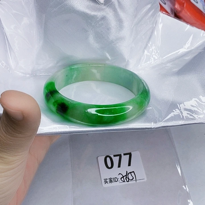 翡翠未镶嵌手镯一图一物实物为准（微瑕处理）