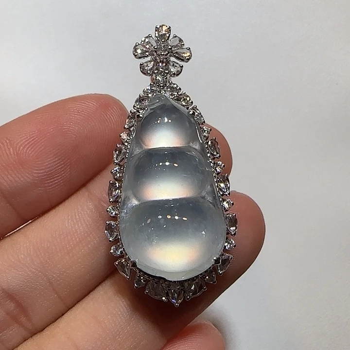 翡翠18K金镶嵌吊坠(不含链)福豆