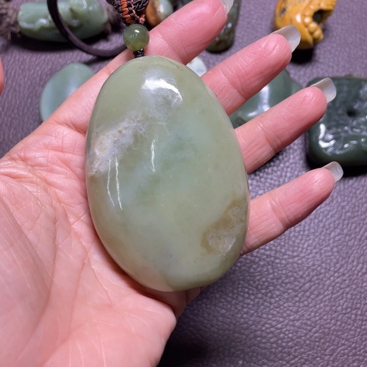 岫岩老玉（透闪石质玉）未镶嵌颈饰