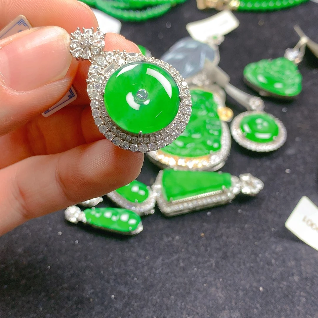 颈饰银S925镶嵌翡翠