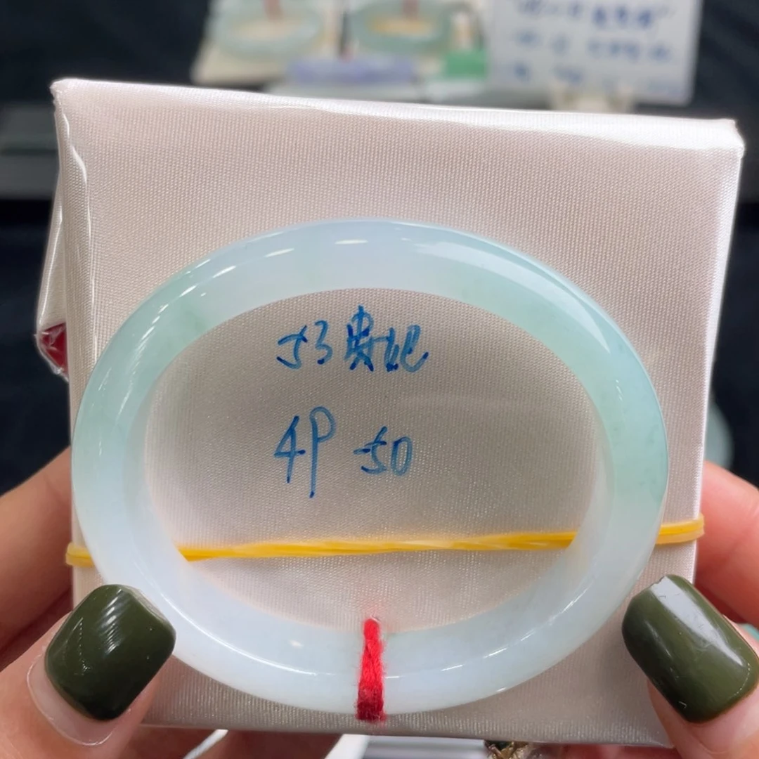 翡翠手镯未镶嵌翡翠手镯