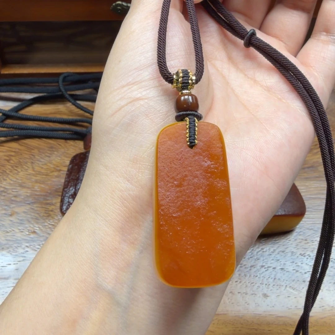 琥珀未镶嵌吊坠(赠链)