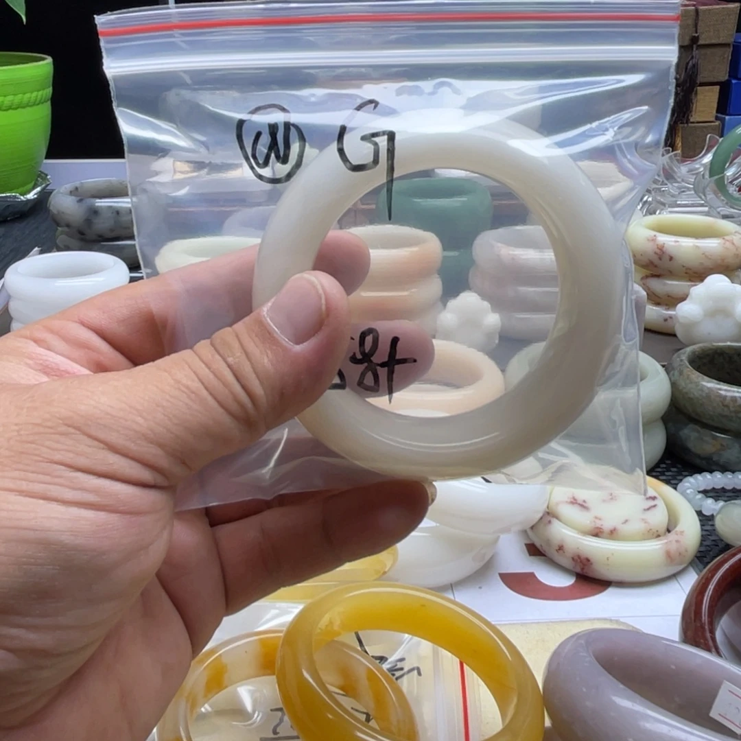 @***G石英岩玉未镶嵌手镯