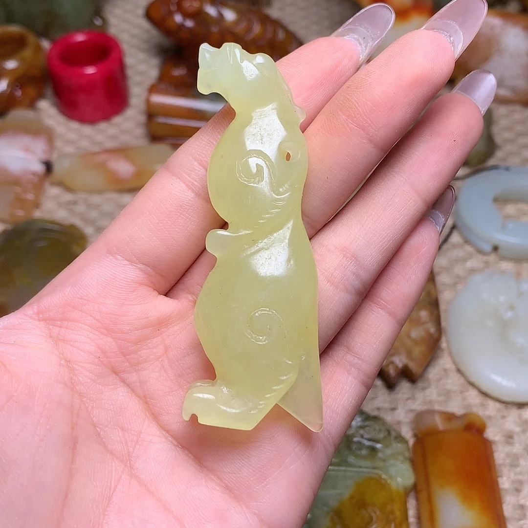 蛇纹石玉未镶嵌颈饰