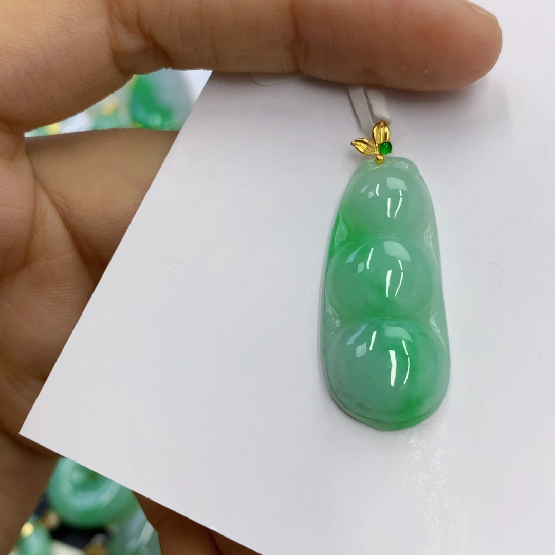 翡翠18K金镶嵌颈饰翡翠