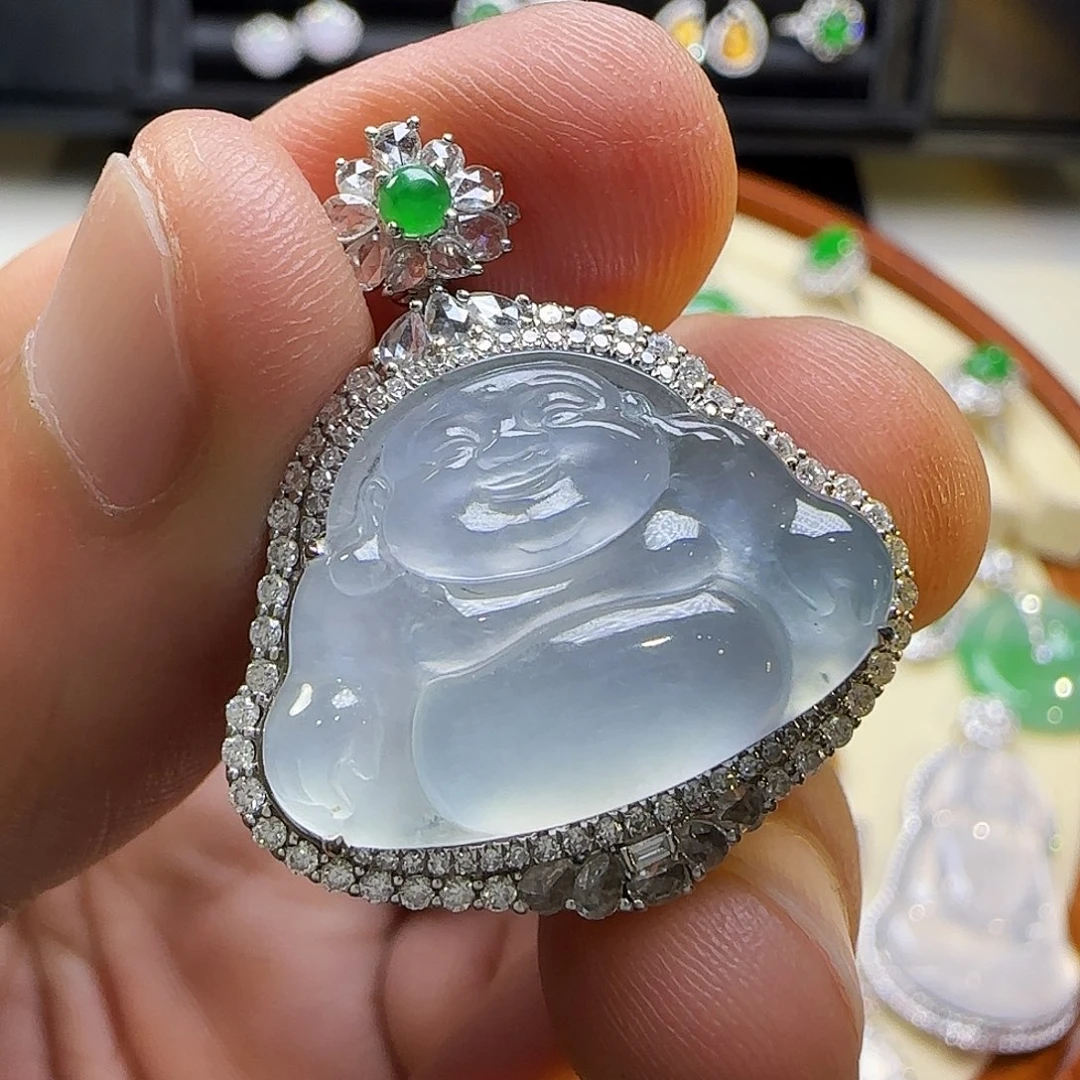 颈饰18K金镶嵌翡翠
