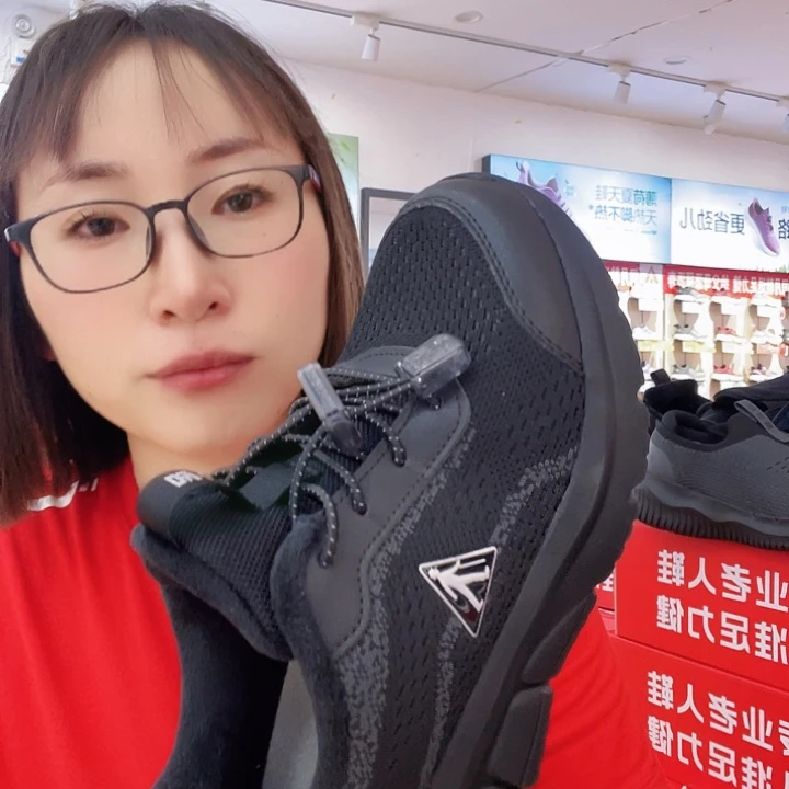 筱***彤41男士黑色黑色黑底色