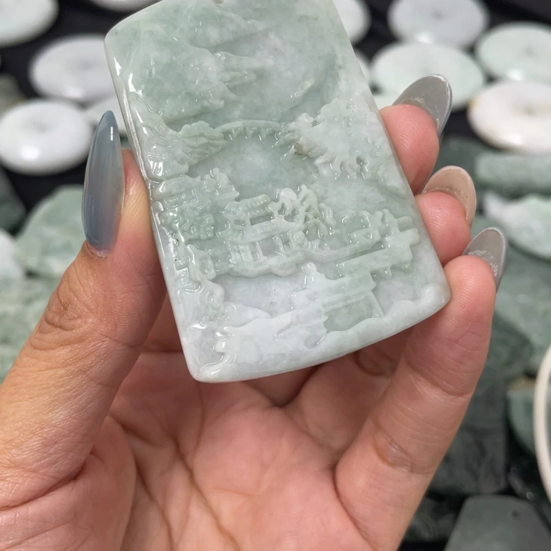 翡翠未镶嵌颈饰山水