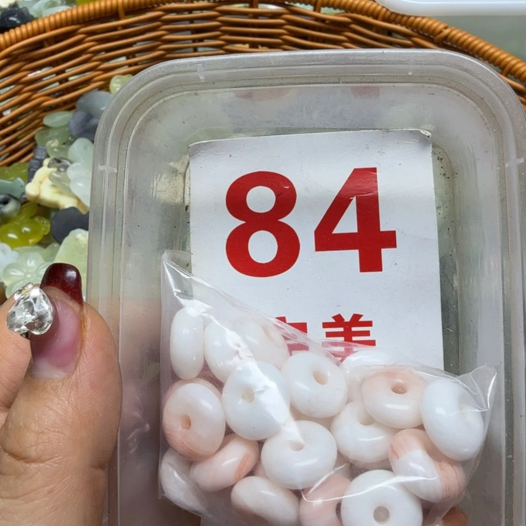 透闪石-蛇纹石玉吊坠未镶嵌