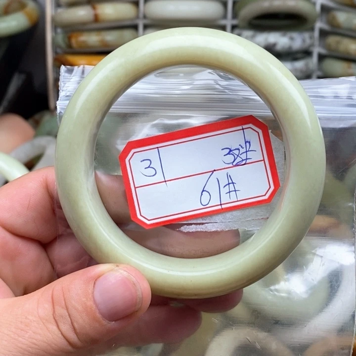 未镶嵌蛇纹石玉颈饰