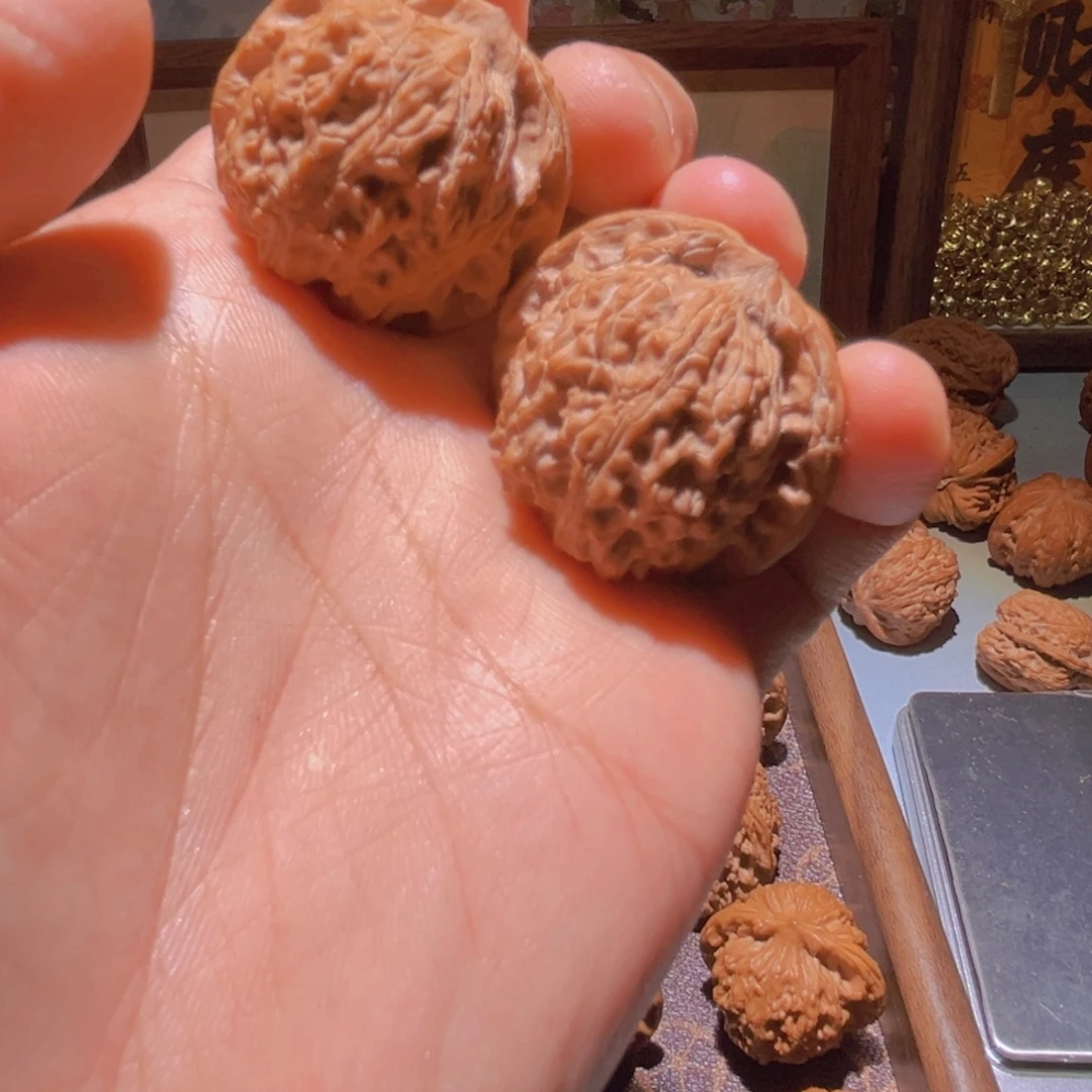 瑞麟文玩核桃血麒麟