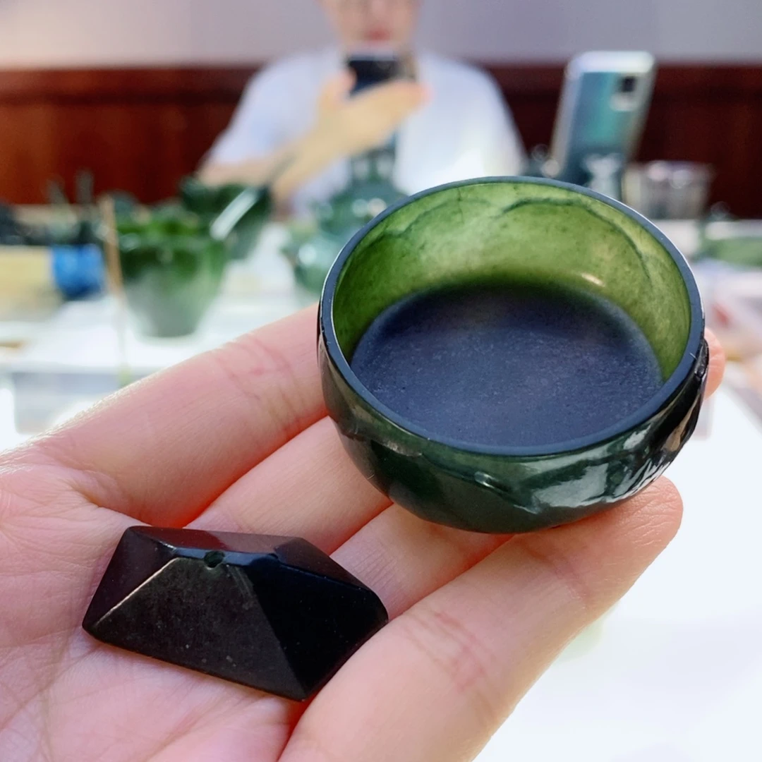 未镶嵌和田玉（青玉）摆件微瑕