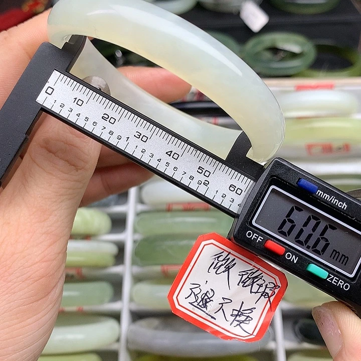 蛇纹石玉手镯未镶嵌799